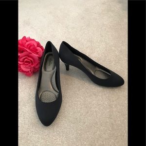 Abella navy blue pumps